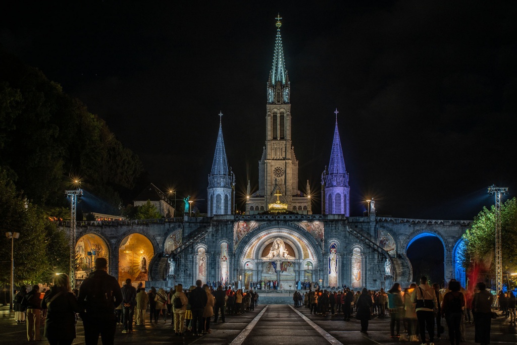 PR - Rosary Basilica Lourdes, France | Anolis LED Lighting